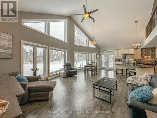 198 Big Nellie Lake Road W, Iroquois Falls (If - Unorganized), ON - Indoor Photo Showing Living Room