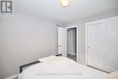 21 Haney Drive, Thorold (562 - Hurricane/Merrittville), ON - Indoor Photo Showing Bedroom