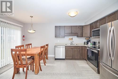 21 Haney Drive, Thorold (562 - Hurricane/Merrittville), ON - Indoor Photo Showing Kitchen With Double Sink