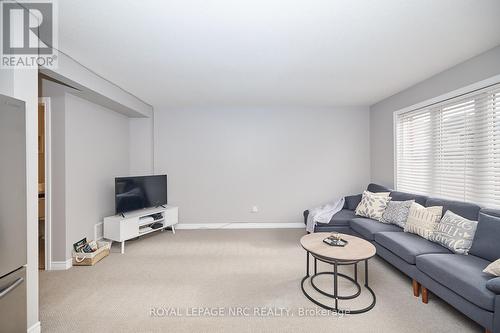 21 Haney Drive, Thorold (562 - Hurricane/Merrittville), ON - Indoor Photo Showing Living Room