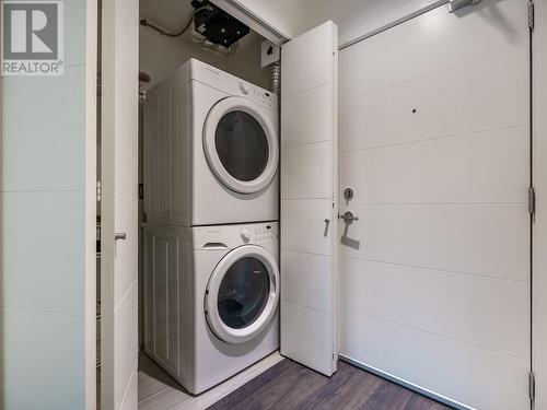 213 733 W 3Rd Street, North Vancouver, BC - Indoor Photo Showing Laundry Room