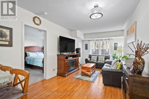 124 - 10 Mendelssohn Street, Toronto, ON - Indoor Photo Showing Living Room