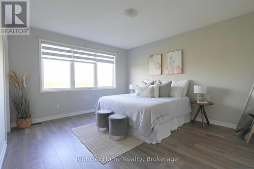 3185 Mintwood Circle, Oakville (1008 - Go Glenorchy), ON - Indoor Photo Showing Bedroom