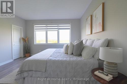 3185 Mintwood Circle, Oakville (1008 - Go Glenorchy), ON - Indoor Photo Showing Bedroom