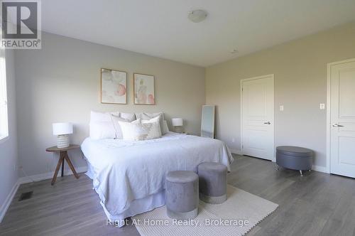 3185 Mintwood Circle, Oakville (1008 - Go Glenorchy), ON - Indoor Photo Showing Bedroom