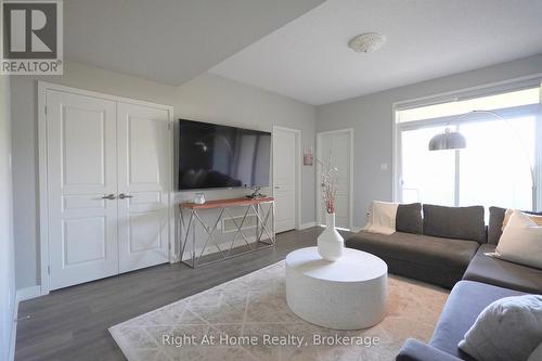 3185 Mintwood Circle, Oakville (1008 - Go Glenorchy), ON - Indoor Photo Showing Living Room