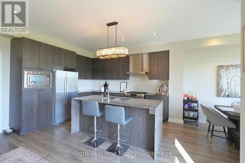 3185 Mintwood Circle, Oakville (1008 - Go Glenorchy), ON - Indoor Photo Showing Kitchen With Upgraded Kitchen