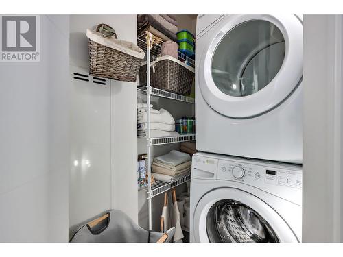 424 723 W 3Rd Street, North Vancouver, BC - Indoor Photo Showing Laundry Room