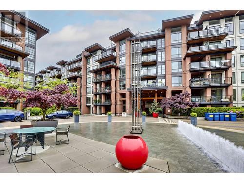 424 723 W 3Rd Street, North Vancouver, BC - Outdoor With Facade