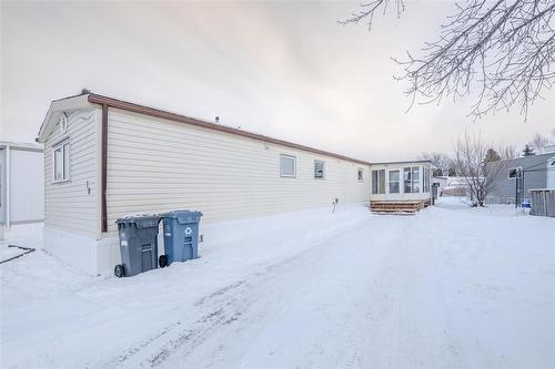 70 Sandale Drive, Winnipeg, MB - Outdoor