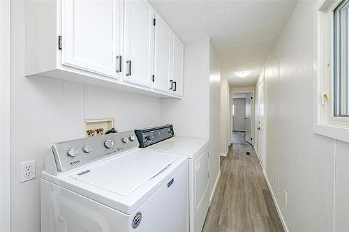 70 Sandale Drive, Winnipeg, MB - Indoor Photo Showing Laundry Room