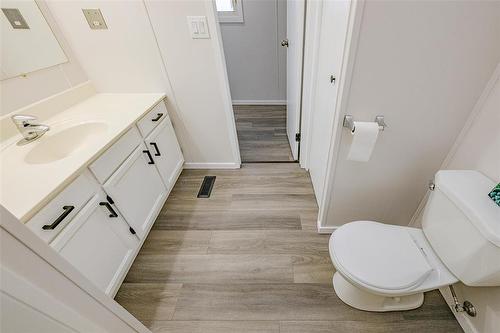 70 Sandale Drive, Winnipeg, MB - Indoor Photo Showing Bathroom