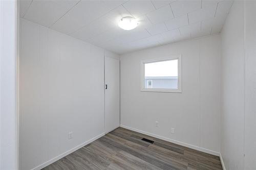 70 Sandale Drive, Winnipeg, MB - Indoor Photo Showing Other Room