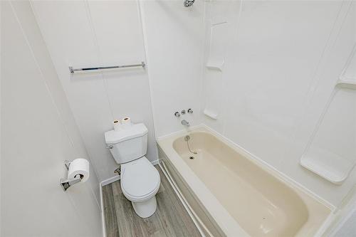 70 Sandale Drive, Winnipeg, MB - Indoor Photo Showing Bathroom