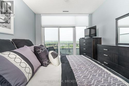 1201 - 2081 Fairview Street, Burlington, ON - Indoor Photo Showing Bedroom