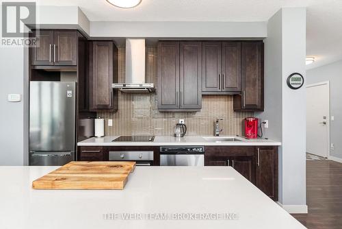 1201 - 2081 Fairview Street, Burlington, ON - Indoor Photo Showing Kitchen