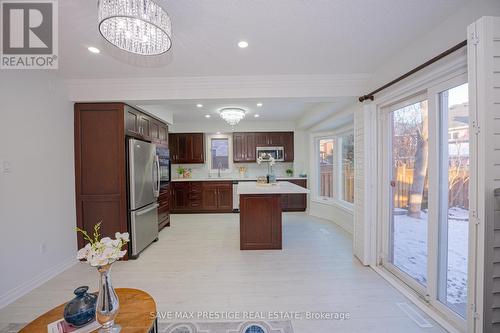 7 Hood Crescent, Brampton, ON - Indoor Photo Showing Kitchen