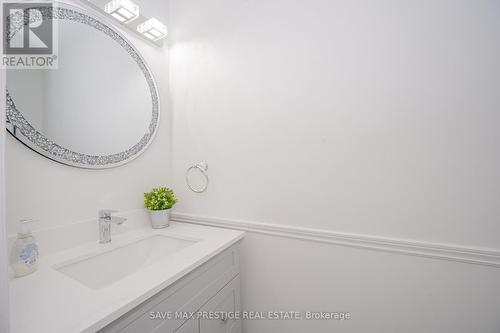 7 Hood Crescent, Brampton, ON - Indoor Photo Showing Bathroom