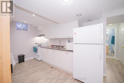 7 Hood Crescent, Brampton, ON - Indoor Photo Showing Kitchen