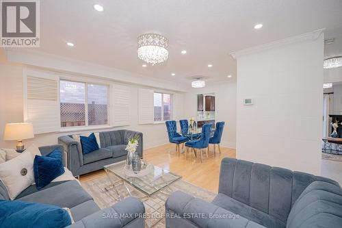 7 Hood Crescent, Brampton, ON - Indoor Photo Showing Living Room