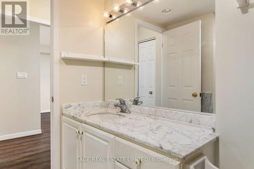 807 - 1 Aberfoyle Crescent, Toronto, ON - Indoor Photo Showing Bathroom