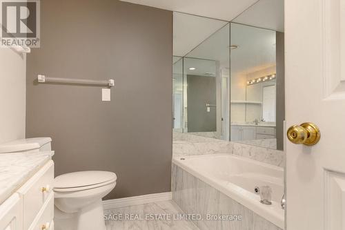 807 - 1 Aberfoyle Crescent, Toronto, ON - Indoor Photo Showing Bathroom