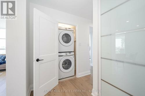 1404 - 1360 Rathburn Road E, Mississauga, ON - Indoor Photo Showing Laundry Room