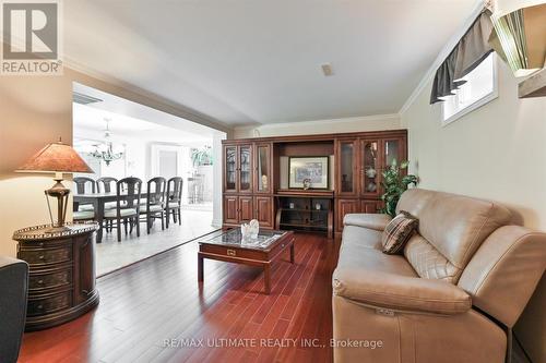 2321 Harcourt Crescent, Mississauga, ON - Indoor Photo Showing Living Room