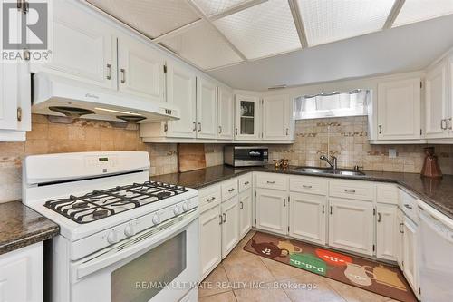 2321 Harcourt Crescent, Mississauga, ON - Indoor Photo Showing Kitchen With Double Sink