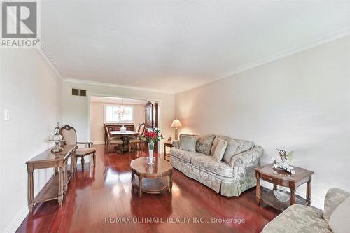 2321 Harcourt Crescent, Mississauga, ON - Indoor Photo Showing Living Room