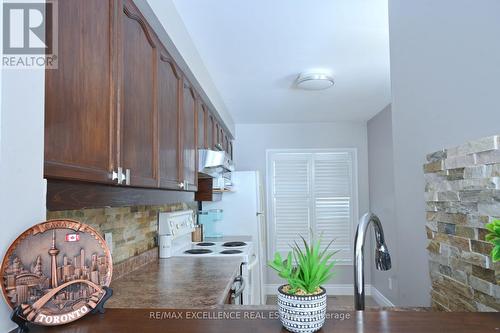 73 Viceroy Crescent, Brampton, ON - Indoor Photo Showing Kitchen