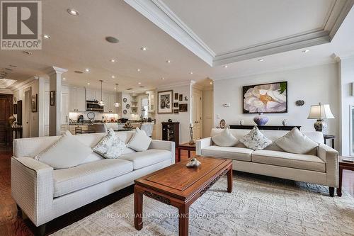 201 - 111 Forsythe Street, Oakville, ON - Indoor Photo Showing Living Room