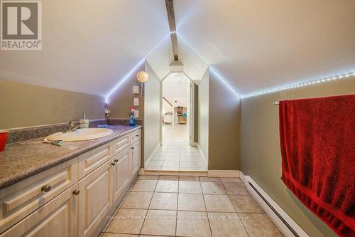 62 Dorset Street, Waterloo, ON - Indoor Photo Showing Bathroom