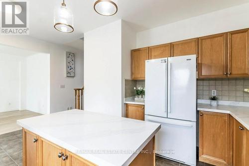 252 Thorner Drive, Hamilton, ON - Indoor Photo Showing Kitchen