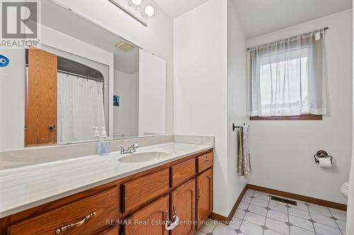 10 Kortright Road E, Guelph (Village), ON - Indoor Photo Showing Bathroom