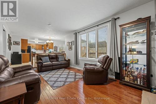 10 Kortright Road E, Guelph (Village), ON - Indoor Photo Showing Living Room