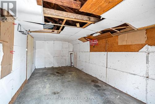 237 Wallace Avenue S, Welland, ON - Indoor Photo Showing Garage