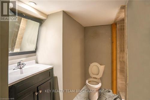 237 Wallace Avenue S, Welland, ON - Indoor Photo Showing Bathroom