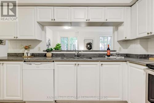 324 - 3 Everson Drive, Toronto, ON - Indoor Photo Showing Kitchen