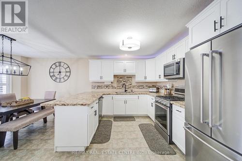 115 Joshua Road, Orangeville, ON - Indoor Photo Showing Kitchen With Upgraded Kitchen