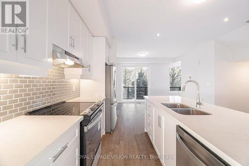 47 Folcroft Street, Brampton, ON - Indoor Photo Showing Kitchen With Stainless Steel Kitchen With Double Sink With Upgraded Kitchen