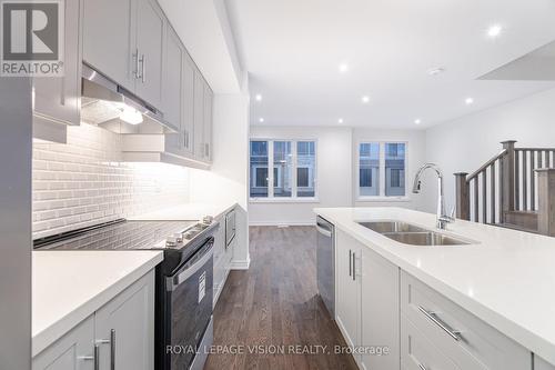 56 Folcroft Street, Brampton, ON - Indoor Photo Showing Kitchen With Double Sink With Upgraded Kitchen