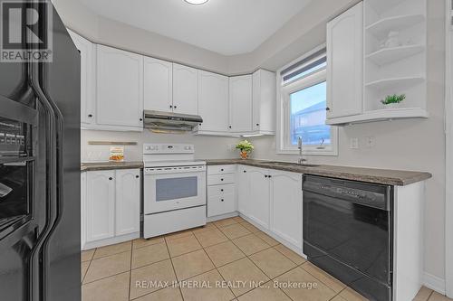 58 St Damian Avenue, Vaughan, ON - Indoor Photo Showing Kitchen