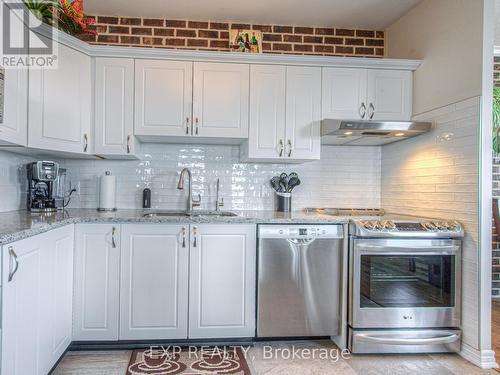 901 - 60 Wyndham Street S, Guelph, ON - Indoor Photo Showing Kitchen