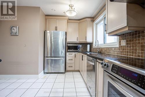 2483 Yarmouth Crescent N, Oakville, ON - Indoor Photo Showing Kitchen With Stainless Steel Kitchen