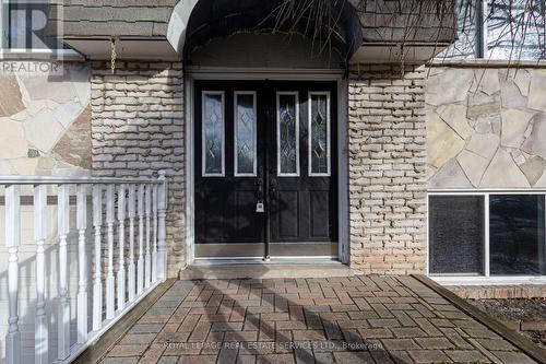 2483 Yarmouth Crescent N, Oakville, ON - Outdoor