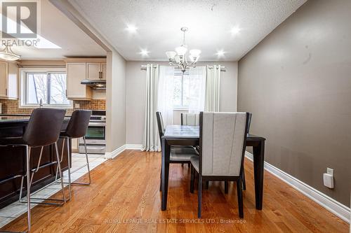 2483 Yarmouth Crescent N, Oakville, ON - Indoor Photo Showing Dining Room