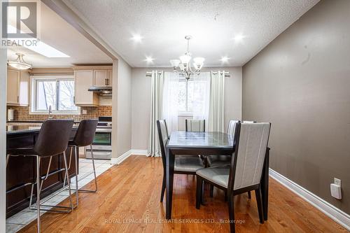 2483 Yarmouth Crescent N, Oakville, ON - Indoor Photo Showing Dining Room