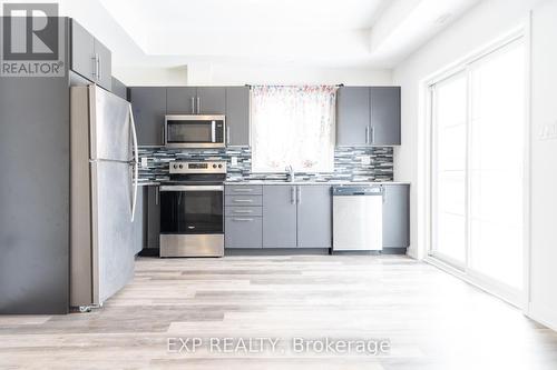 40 - 205 West Oak Trail, Kitchener, ON - Indoor Photo Showing Kitchen With Upgraded Kitchen