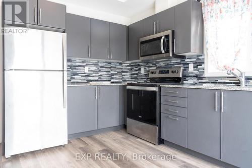 40 - 205 West Oak Trail, Kitchener, ON - Indoor Photo Showing Kitchen With Upgraded Kitchen